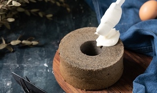 黑芝麻戚風蛋糕